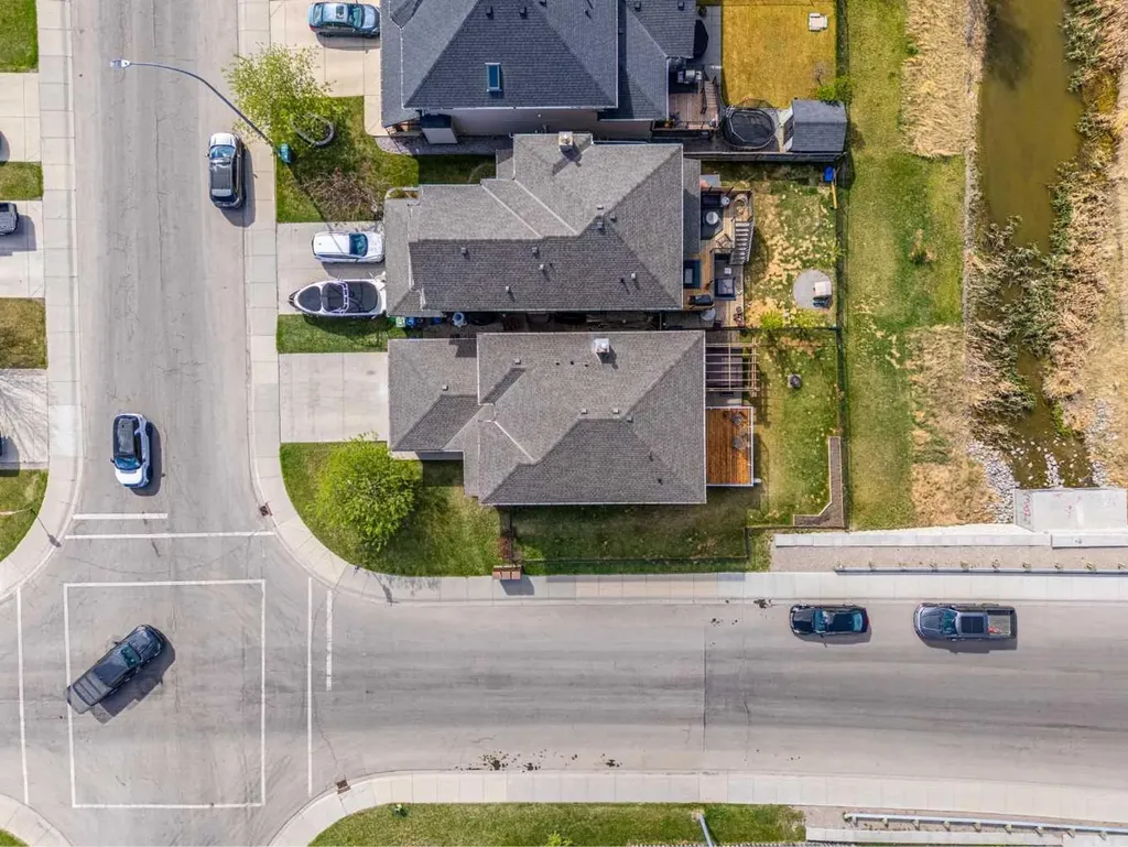 724 Luxstone Landing SW Airdrie AB T4B 3L1