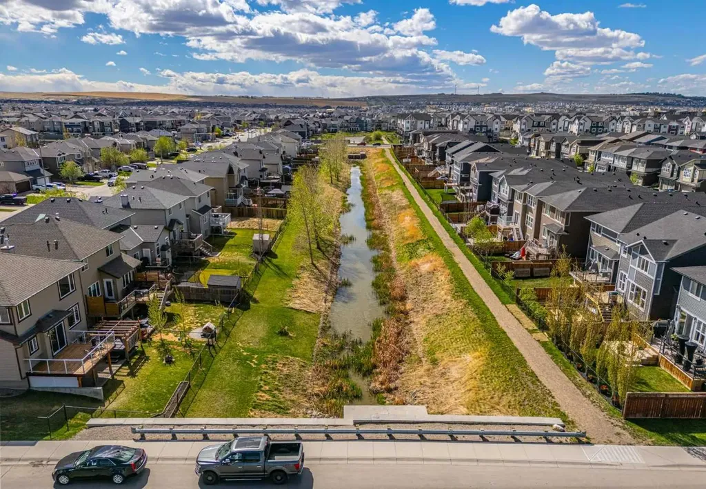 724 Luxstone Landing SW Airdrie AB T4B 3L1
