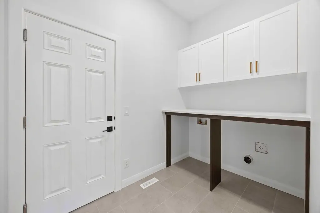 101 Creekstone Hill SW Calgary AB T3P 2V3