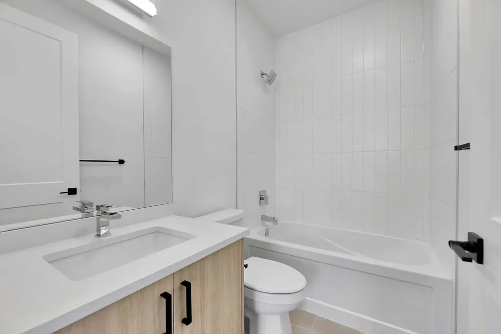 4905 Bowness Road NW Calgary AB T3B1H1