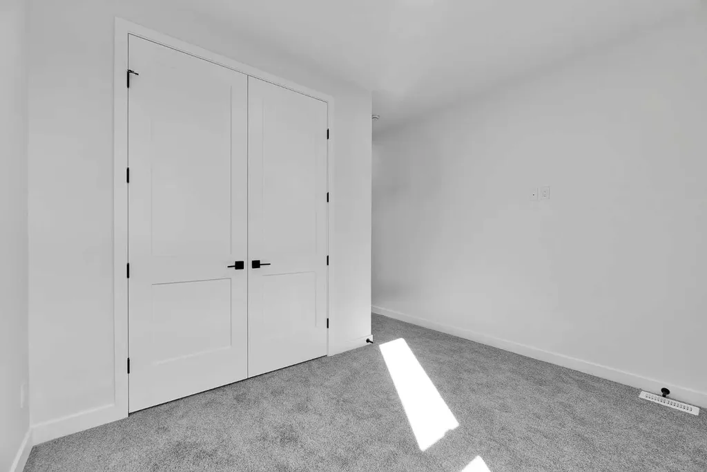 4905 Bowness Road NW Calgary AB T3B1H1