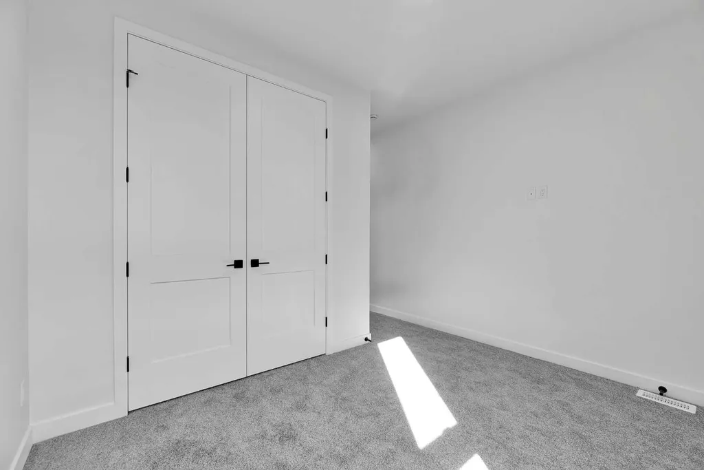 4905 Bowness Road NW Calgary AB T3B1H1