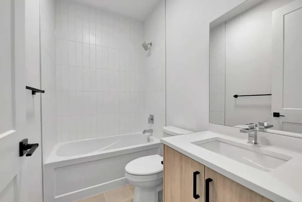 4905 Bowness Road NW Calgary AB T3B1H1