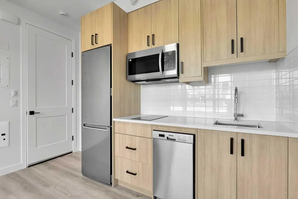 4905 Bowness Road NW Calgary AB T3B1H1