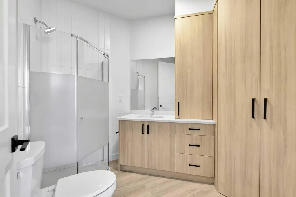 4905 Bowness Road NW Calgary AB T3B1H1