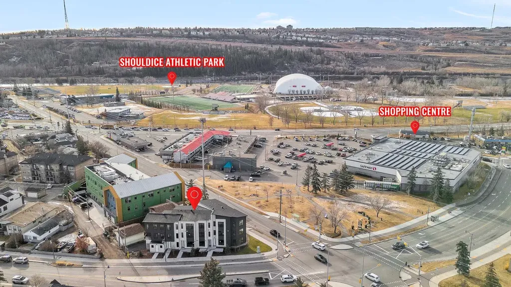 4905 Bowness Road NW Calgary AB T3B1H1