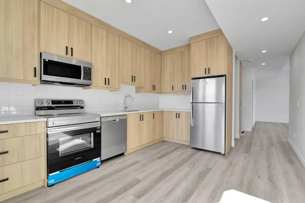 4905 Bowness Road NW Calgary AB T3B1H1
