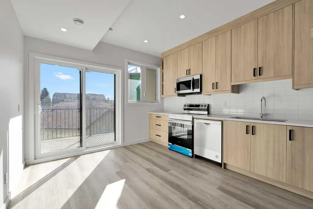 4905 Bowness Road NW Calgary AB T3B1H1