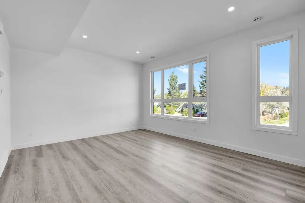 4905 Bowness Road NW Calgary AB T3B1H1
