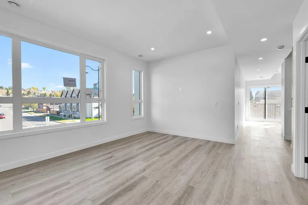 4905 Bowness Road NW Calgary AB T3B1H1