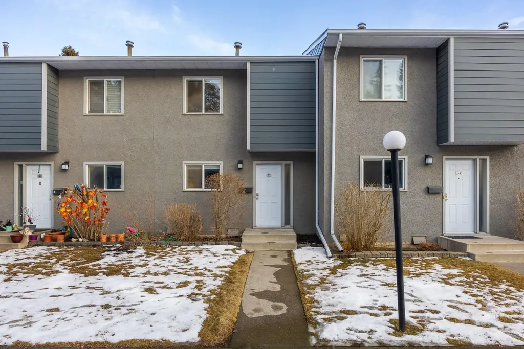 219 90 Avenue SE Calgary AB T2J0A3