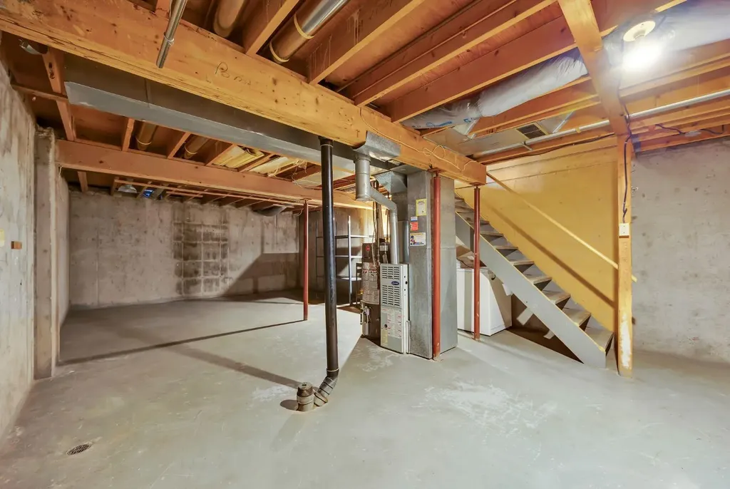219 90 Avenue SE Calgary AB T2J0A3