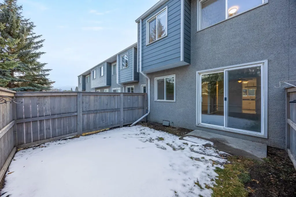 219 90 Avenue SE Calgary AB T2J0A3