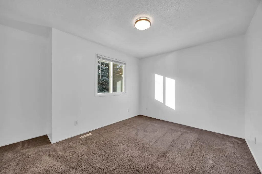 219 90 Avenue SE Calgary AB T2J0A3
