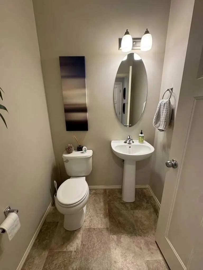 183 Lynx Road N Lethbridge AB T1H6Z5