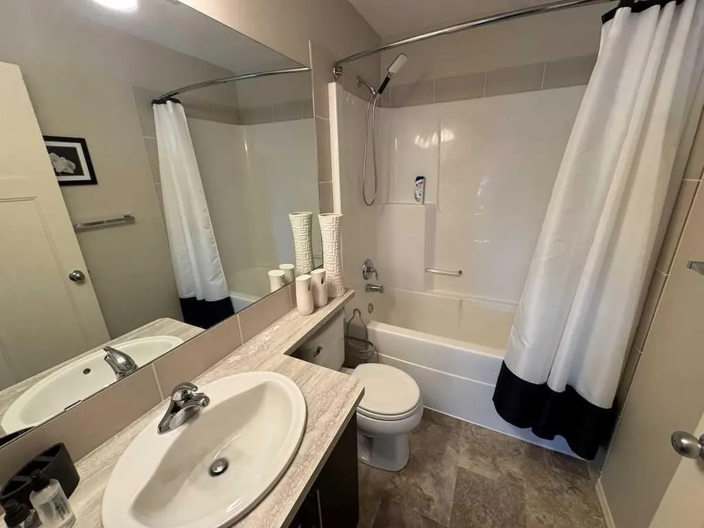 183 Lynx Road N Lethbridge AB T1H6Z5