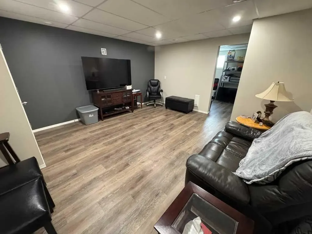 183 Lynx Road N Lethbridge AB T1H6Z5
