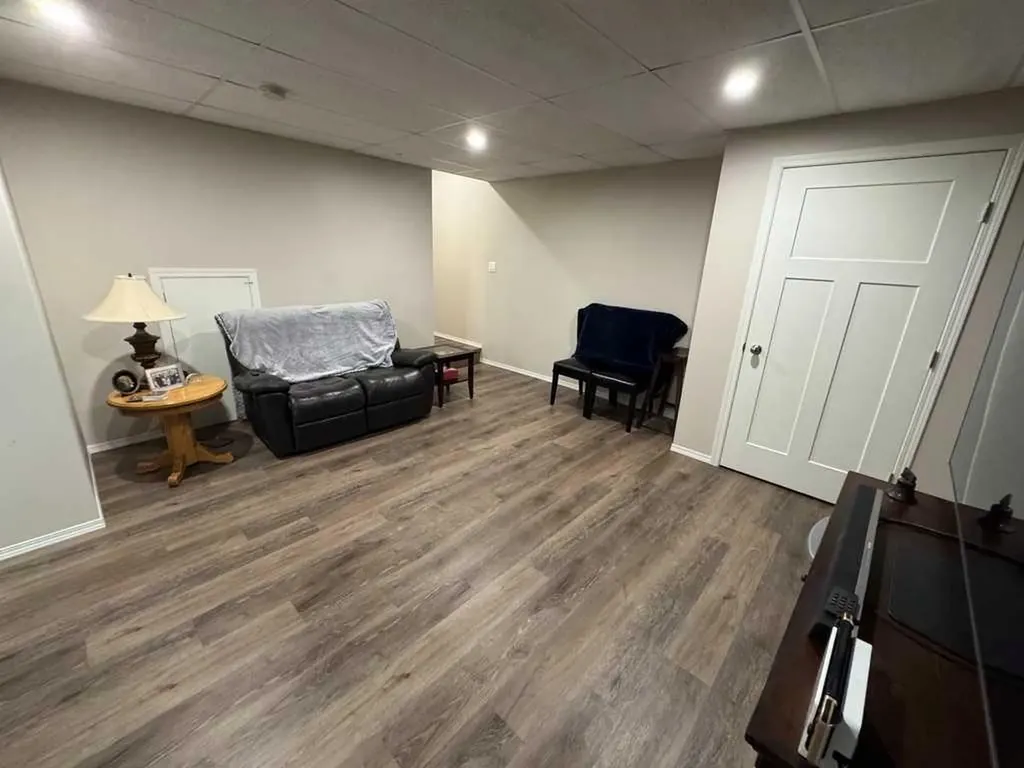 183 Lynx Road N Lethbridge AB T1H6Z5
