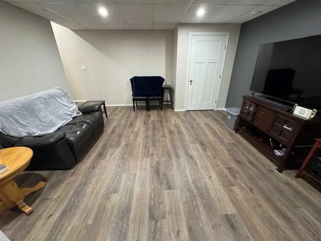 183 Lynx Road N Lethbridge AB T1H6Z5