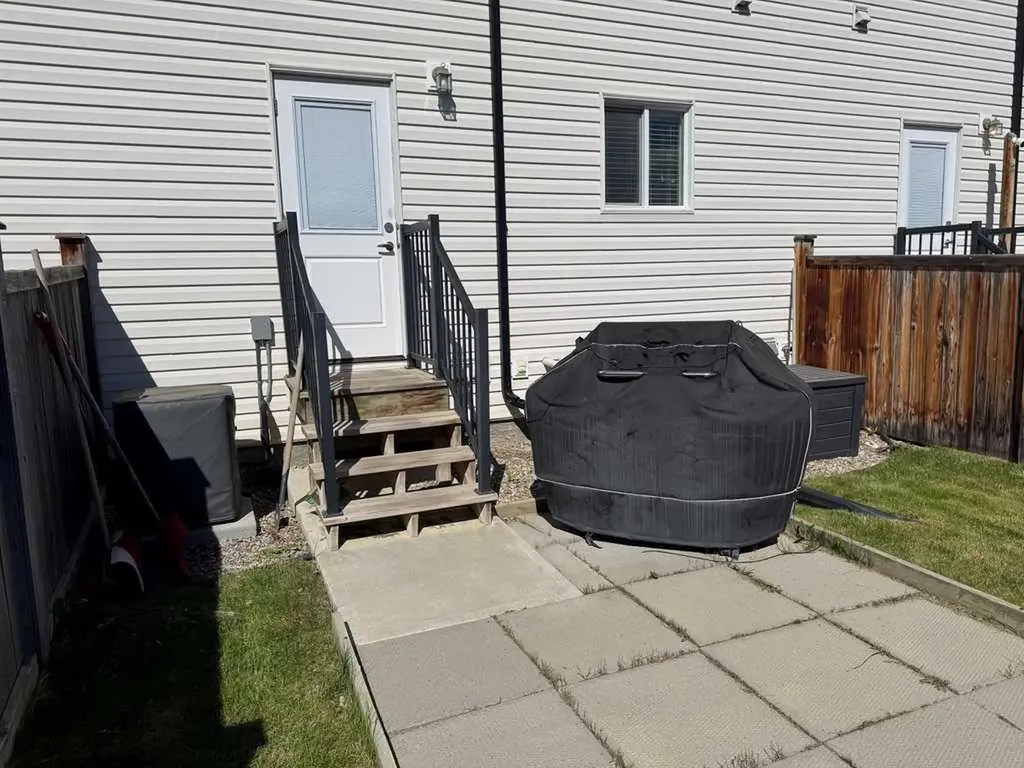 183 Lynx Road N Lethbridge AB T1H6Z5