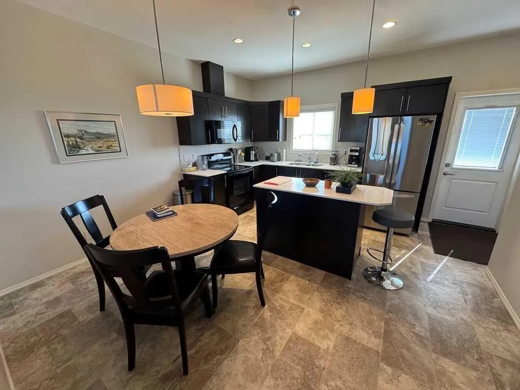 183 Lynx Road N Lethbridge AB T1H6Z5