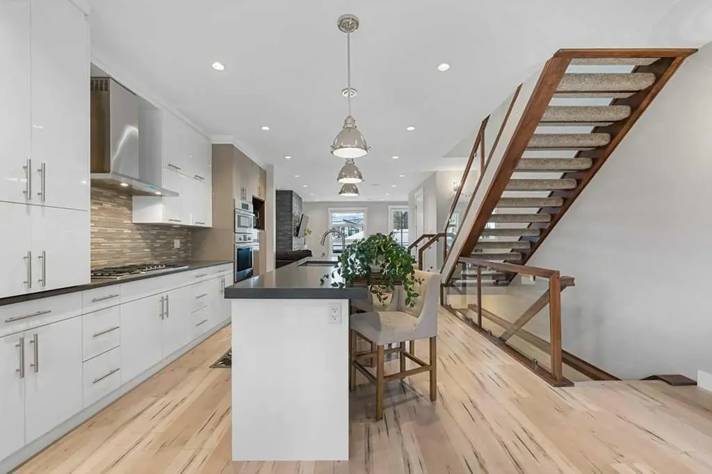 1709 27 Street SW Calgary AB T3C 1L6