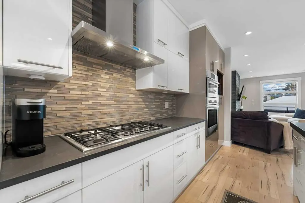 1709 27 Street SW Calgary AB T3C 1L6