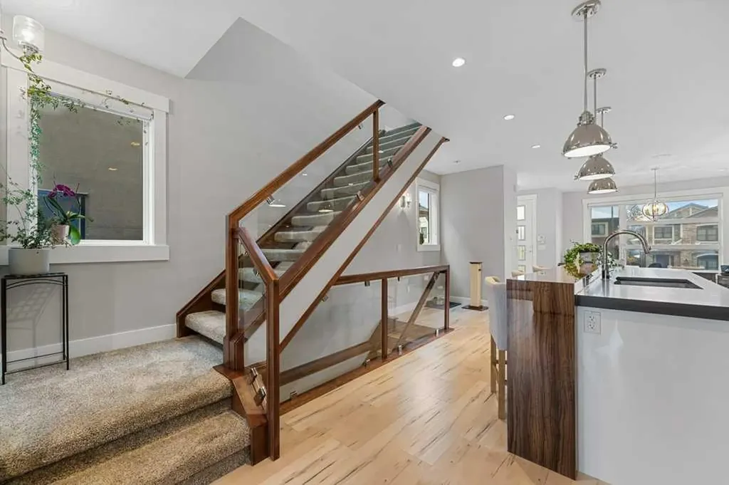 1709 27 Street SW Calgary AB T3C 1L6