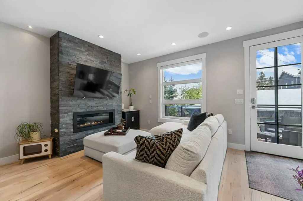 1709 27 Street SW Calgary AB T3C 1L6
