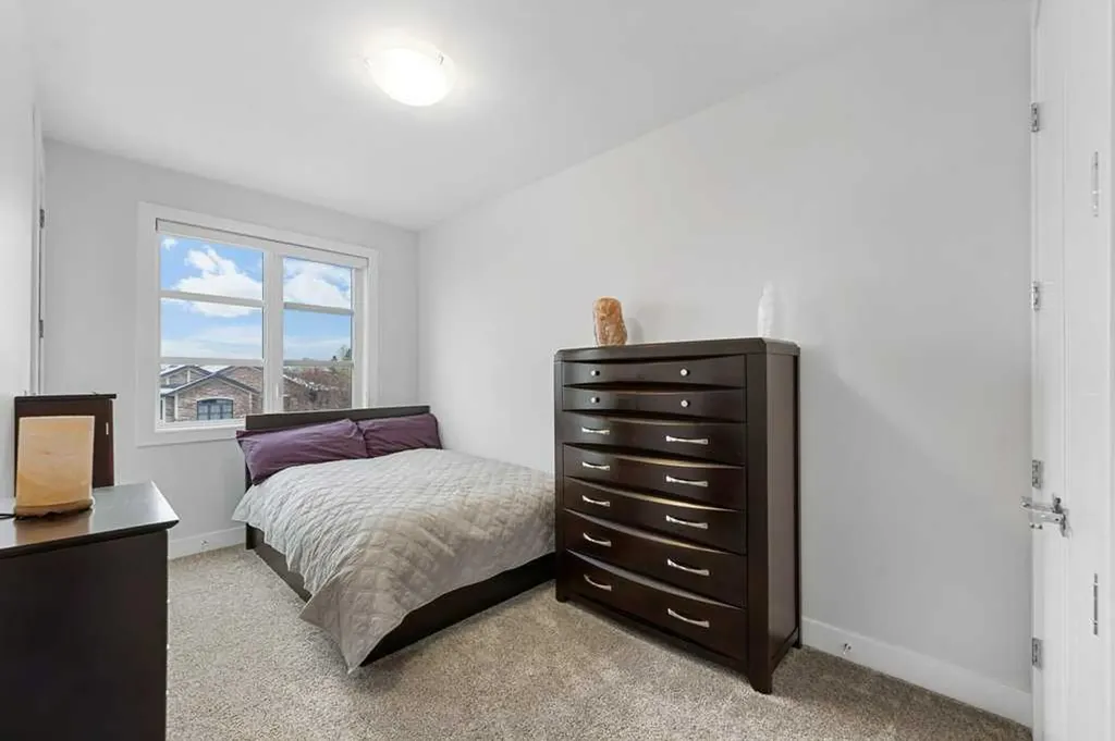 1709 27 Street SW Calgary AB T3C 1L6