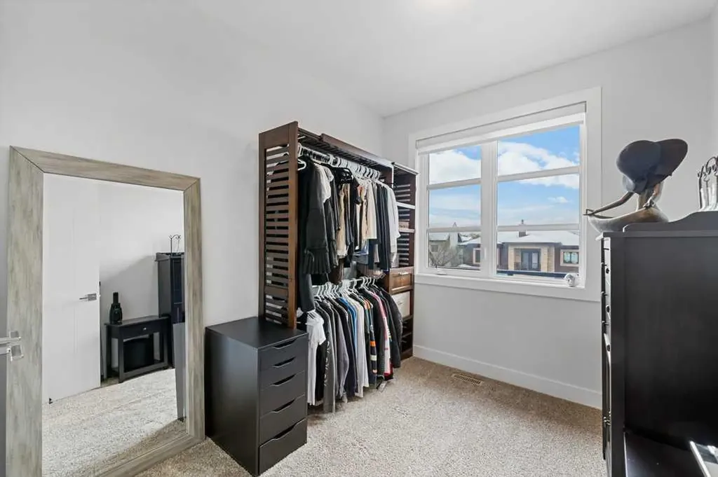 1709 27 Street SW Calgary AB T3C 1L6