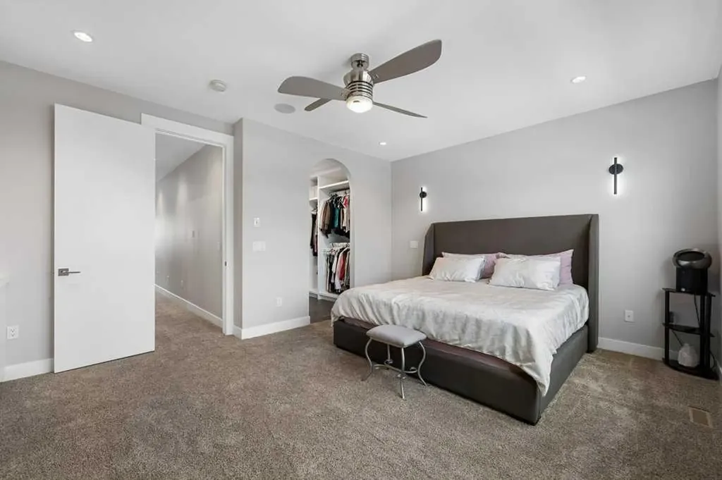 1709 27 Street SW Calgary AB T3C 1L6