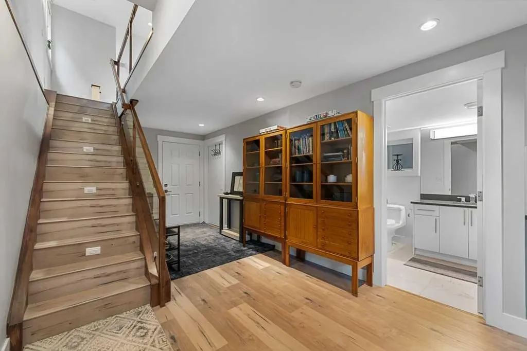 1709 27 Street SW Calgary AB T3C 1L6