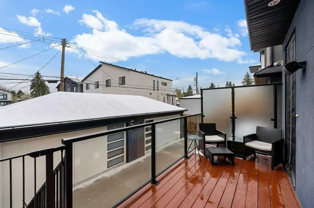 1709 27 Street SW Calgary AB T3C 1L6
