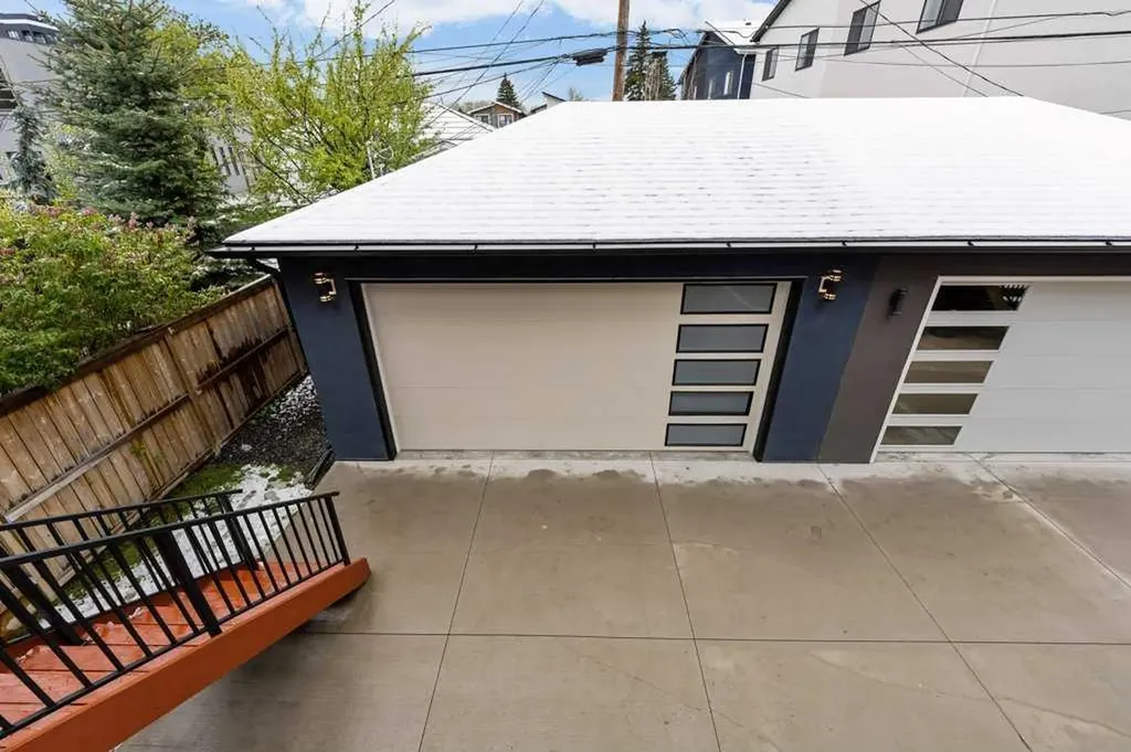 1709 27 Street SW Calgary AB T3C 1L6