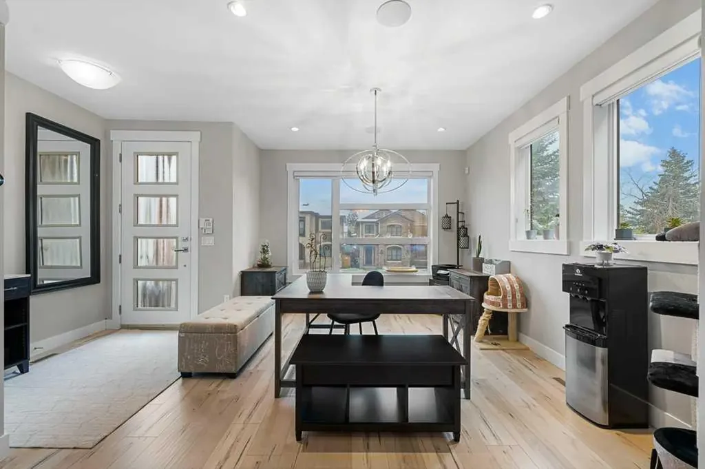 1709 27 Street SW Calgary AB T3C 1L6
