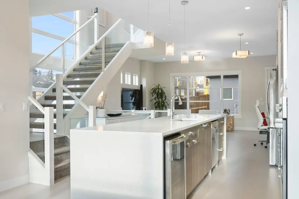 1810 43 Street NW Calgary AB T3B6E6