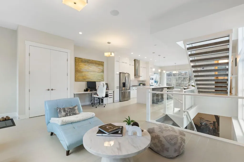 1810 43 Street NW Calgary AB T3B6E6