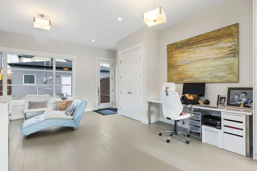 1810 43 Street NW Calgary AB T3B6E6