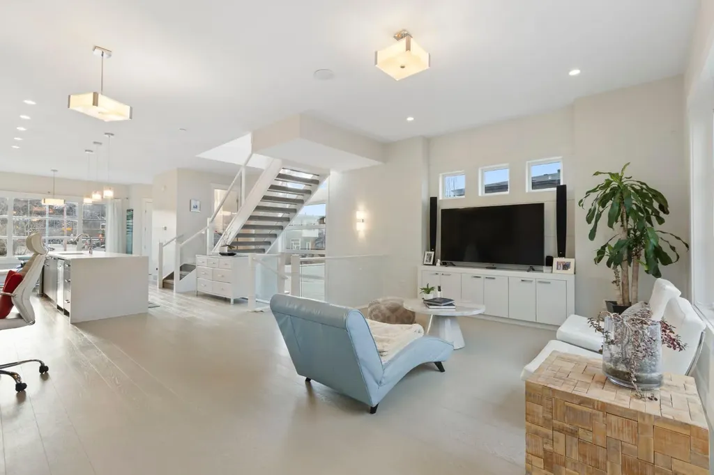 1810 43 Street NW Calgary AB T3B6E6