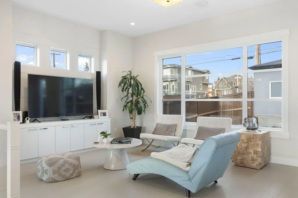 1810 43 Street NW Calgary AB T3B6E6