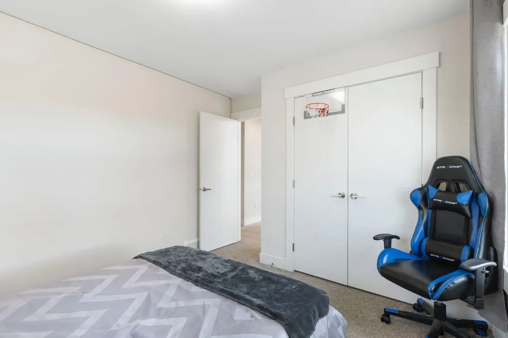 1810 43 Street NW Calgary AB T3B6E6