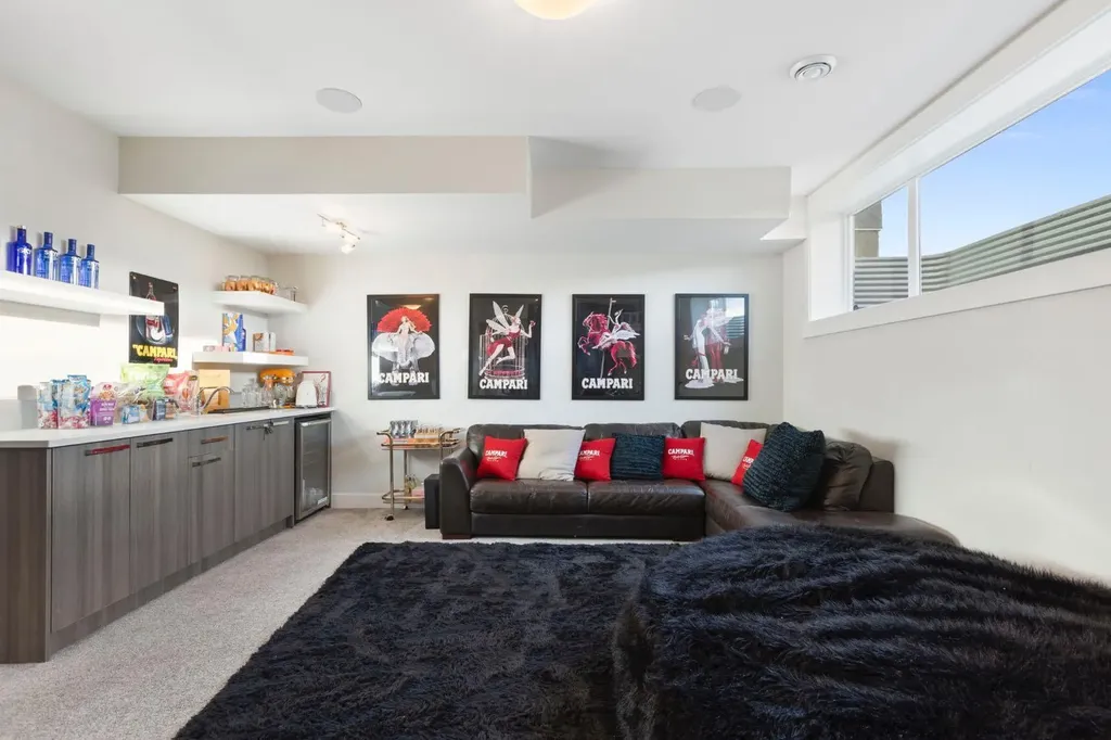 1810 43 Street NW Calgary AB T3B6E6