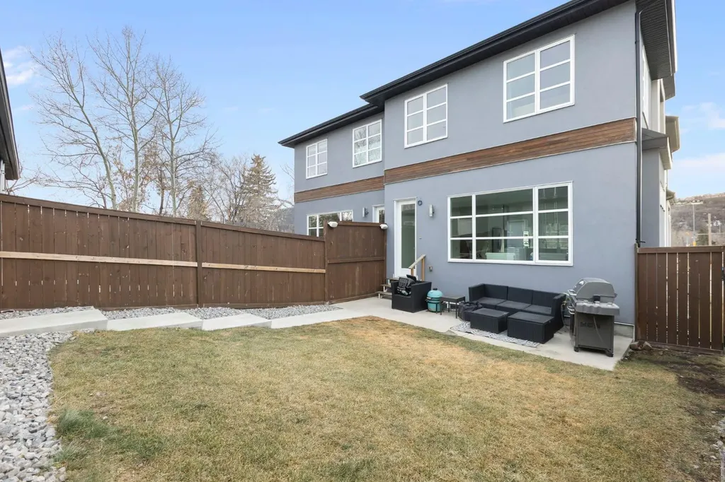 1810 43 Street NW Calgary AB T3B6E6