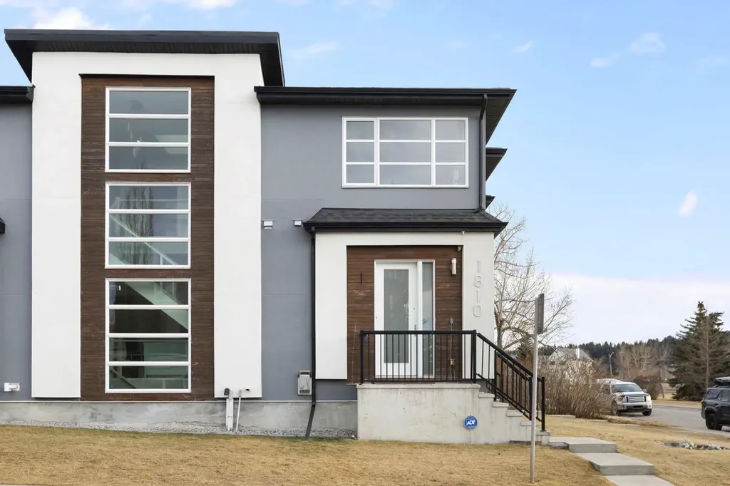 1810 43 Street NW Calgary AB T3B6E6