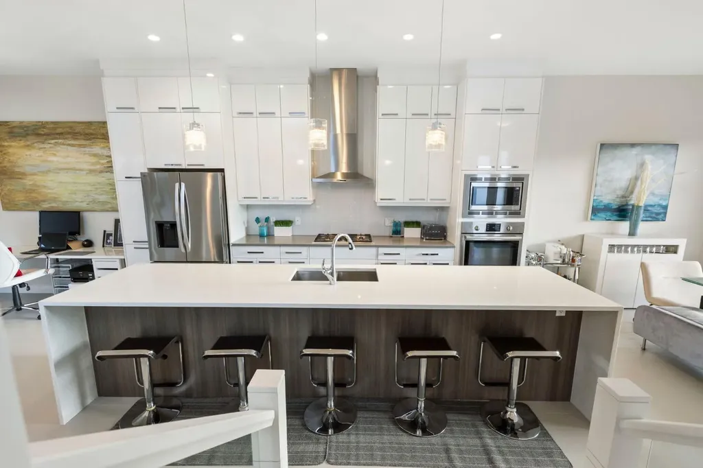 1810 43 Street NW Calgary AB T3B6E6