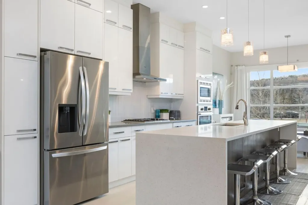 1810 43 Street NW Calgary AB T3B6E6
