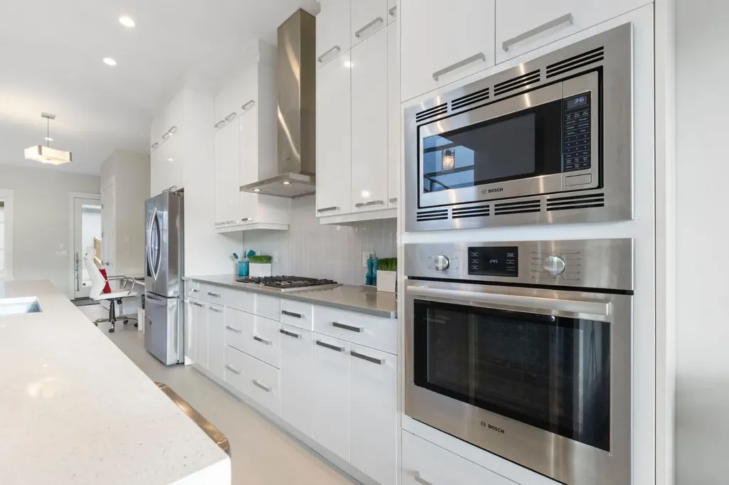 1810 43 Street NW Calgary AB T3B6E6