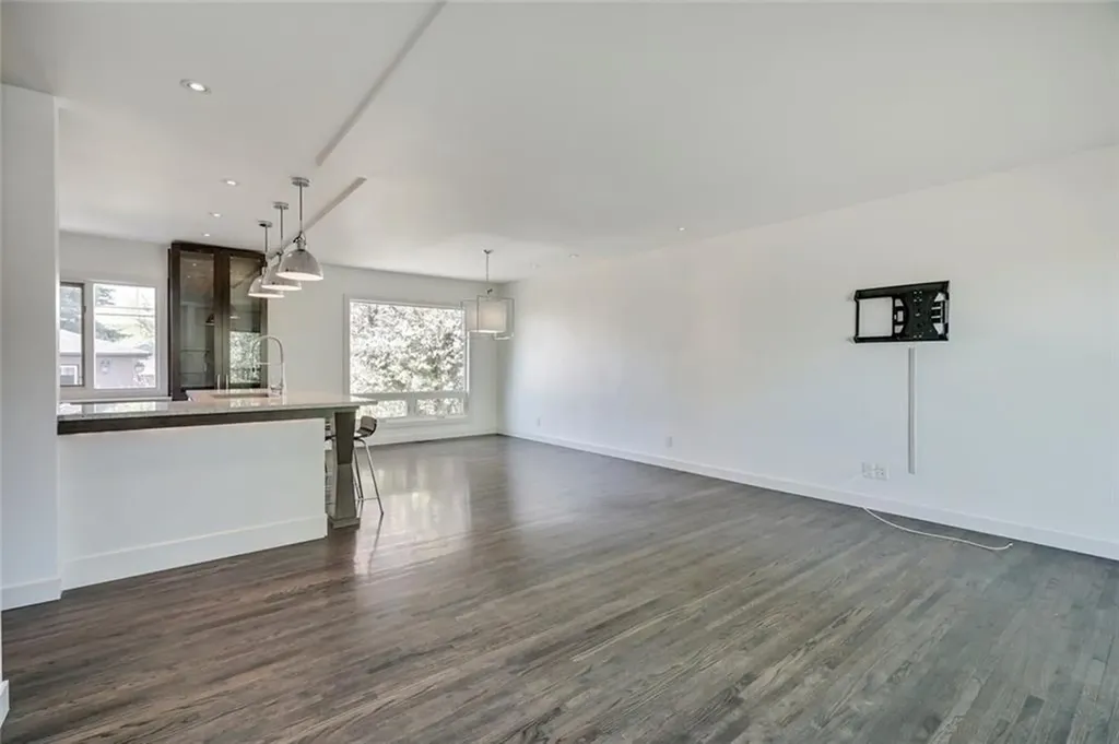 2203 25 Avenue NW Calgary AB T2M 2C2