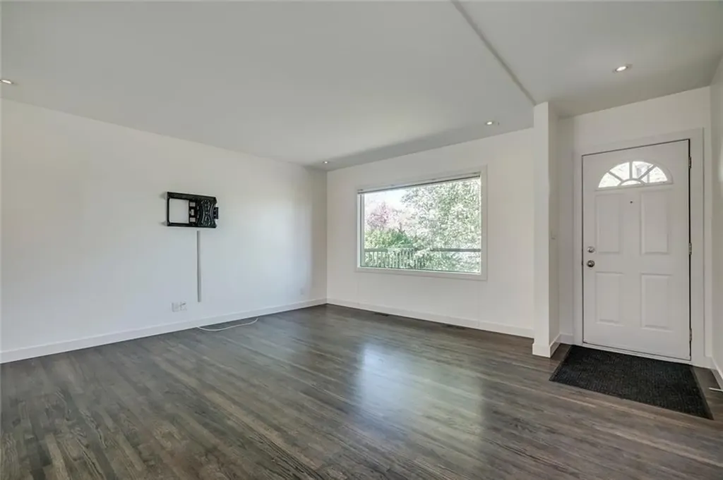 2203 25 Avenue NW Calgary AB T2M 2C2